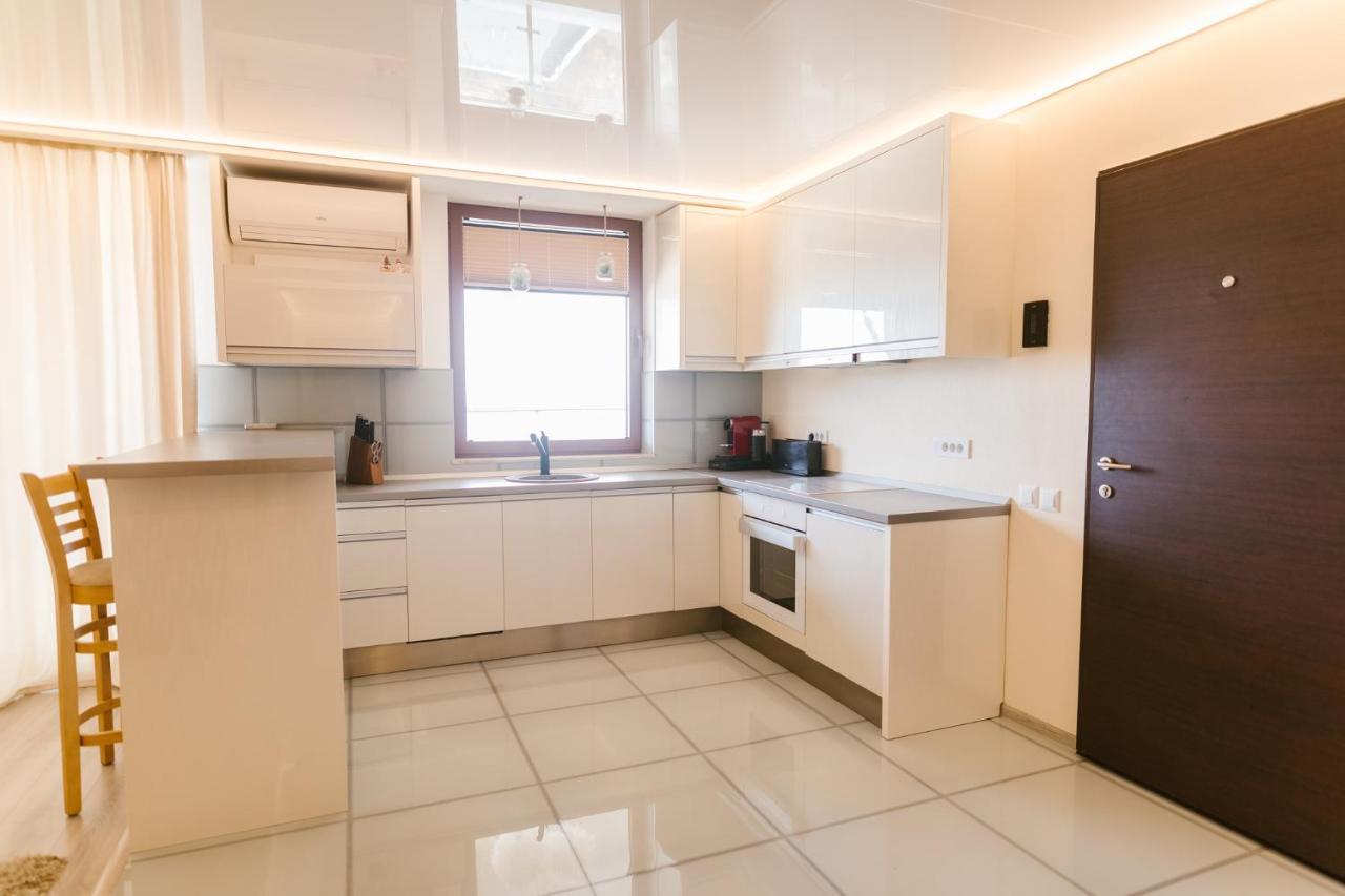 Sky View - Luxury Apartment With A Dream View Брашов Экстерьер фото