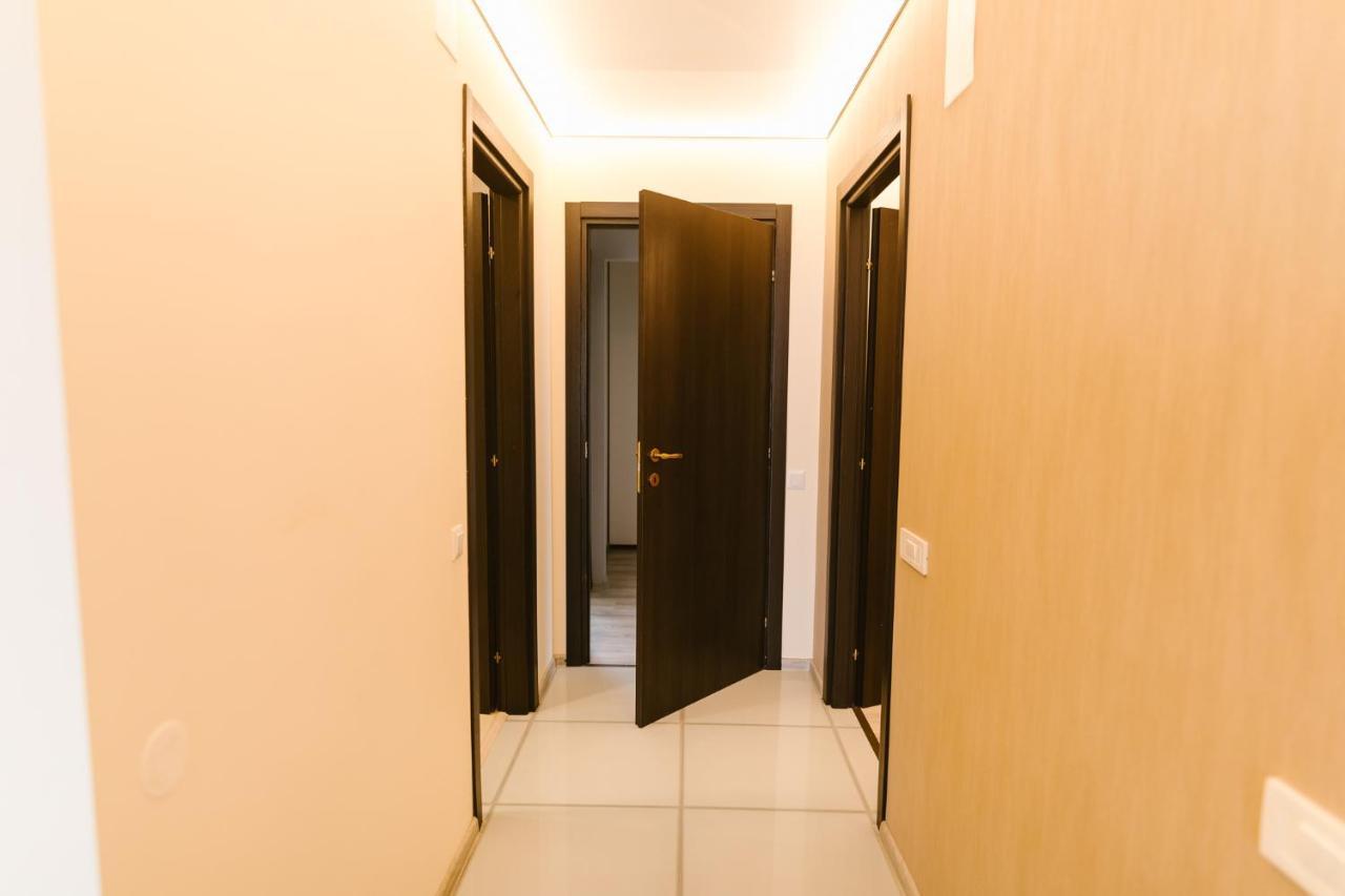 Sky View - Luxury Apartment With A Dream View Брашов Экстерьер фото