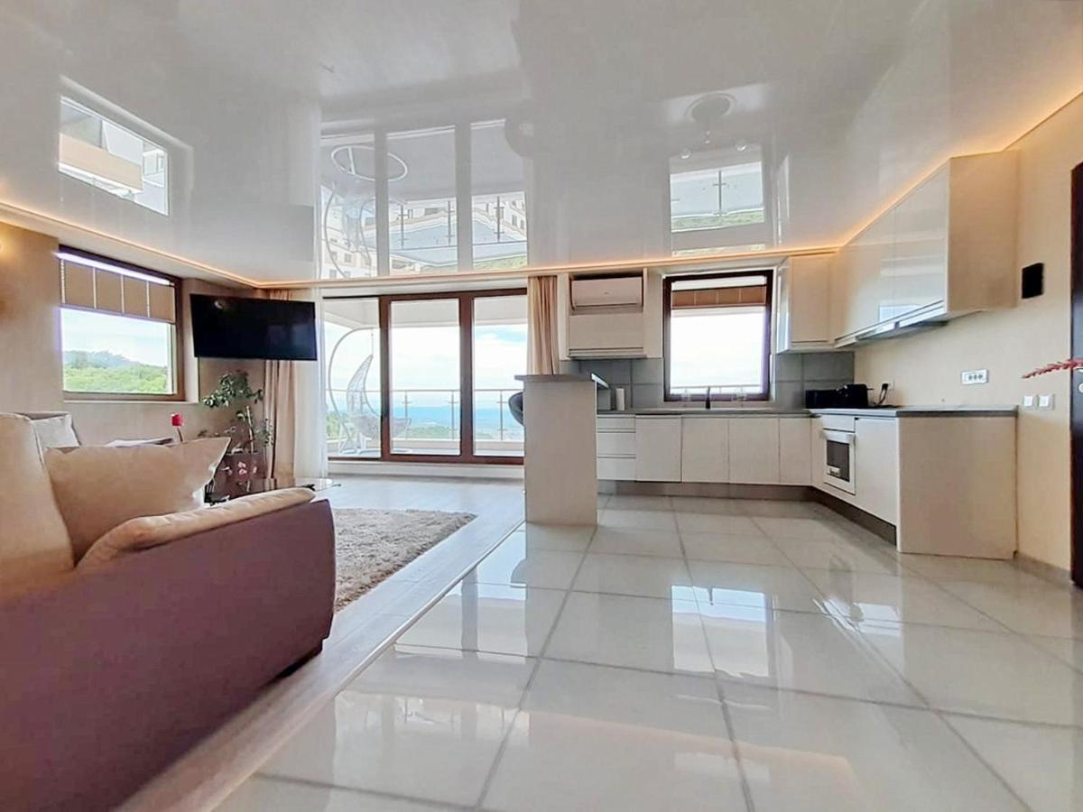 Sky View - Luxury Apartment With A Dream View Брашов Экстерьер фото