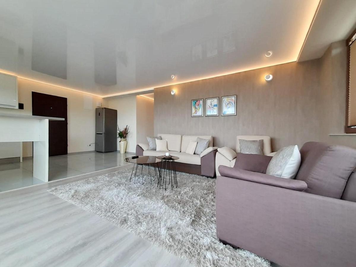 Sky View - Luxury Apartment With A Dream View Брашов Экстерьер фото