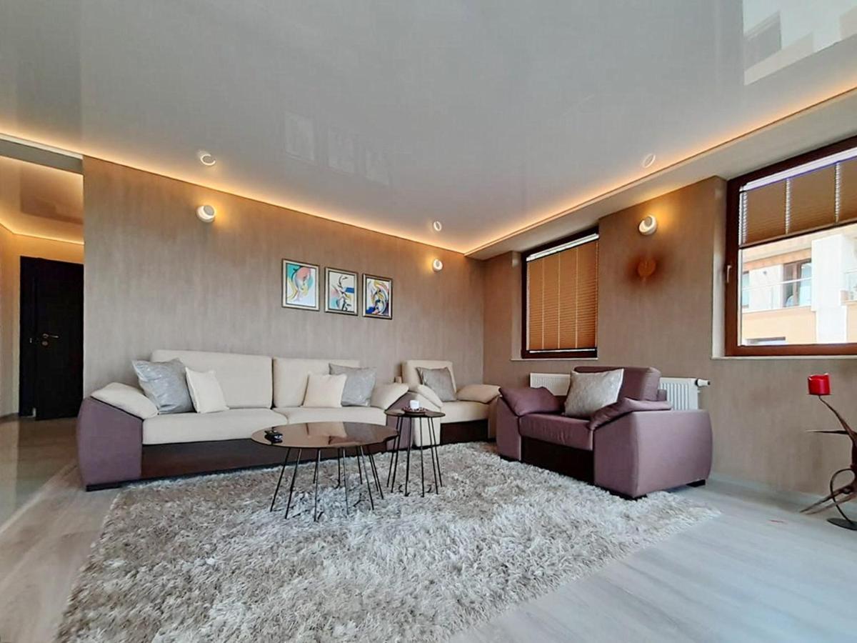 Sky View - Luxury Apartment With A Dream View Брашов Экстерьер фото
